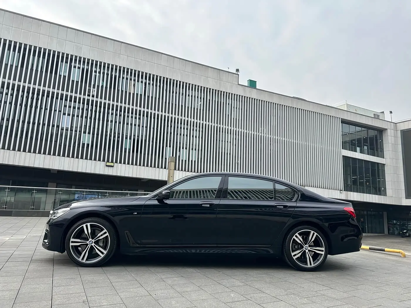 BMW 7 Series 2019 — Фото 3/20