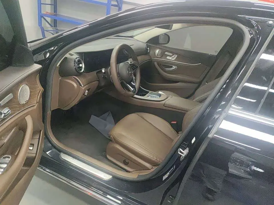 Mercedes-Benz E-Class 2022 — Photo 5/9