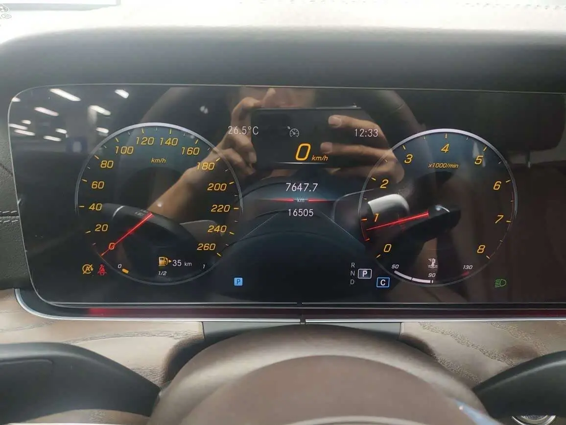 Mercedes-Benz E-Class 2022 — Photo 6/9