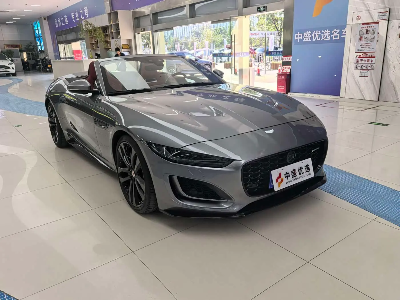Jaguar F-TYPE 2023 — Фото 3/16