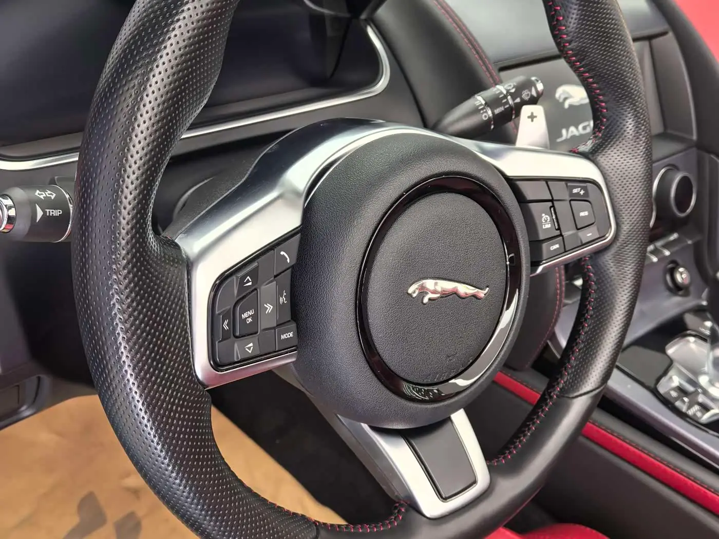 Jaguar F-TYPE 2023 — Фото 10/16