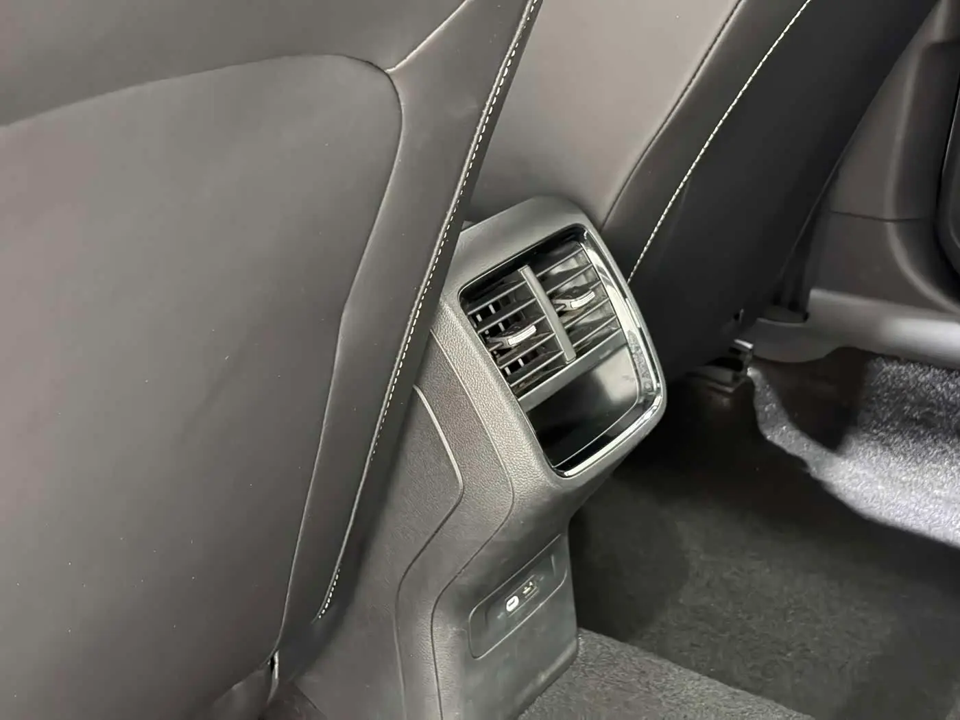 Škoda Octavia 2022 — Фото 10/20