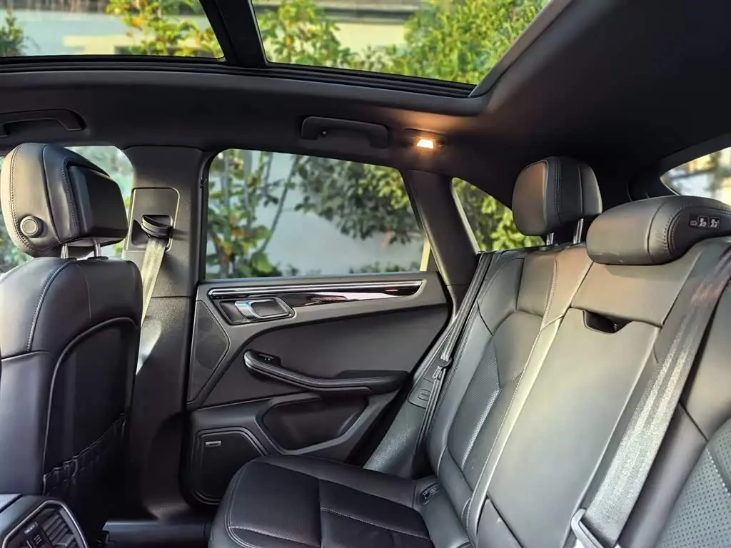 Porsche Macan 2020 — Фото 10/13