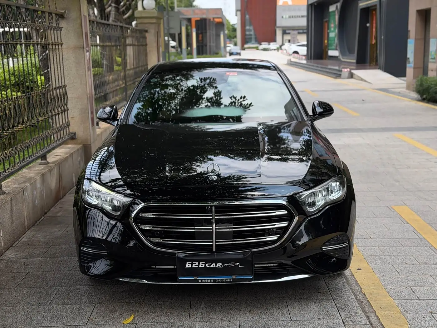 Mercedes-Benz E-Class 2024 — Photo 2/9