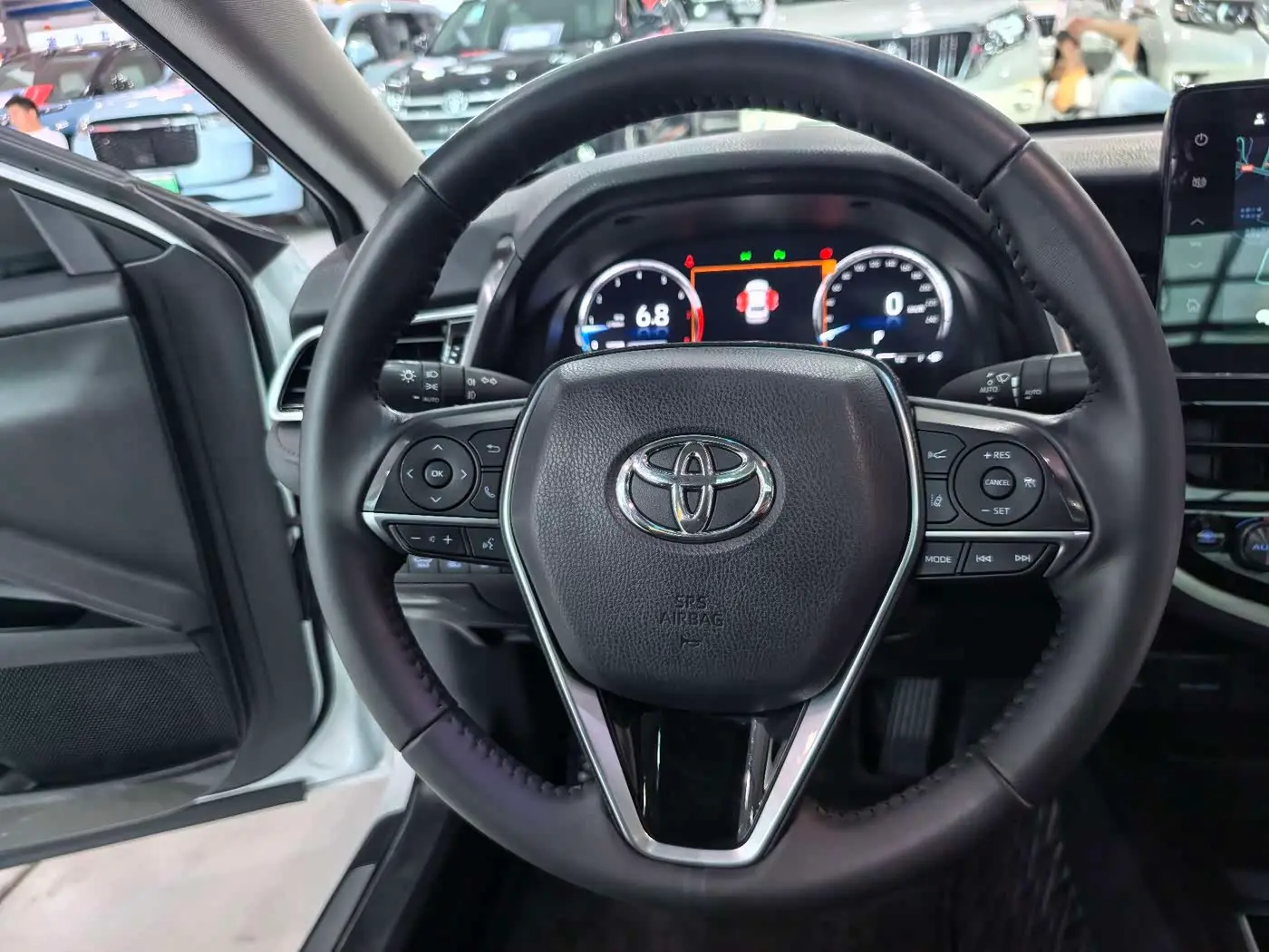 Toyota Camry 2022 — Photo 7/20