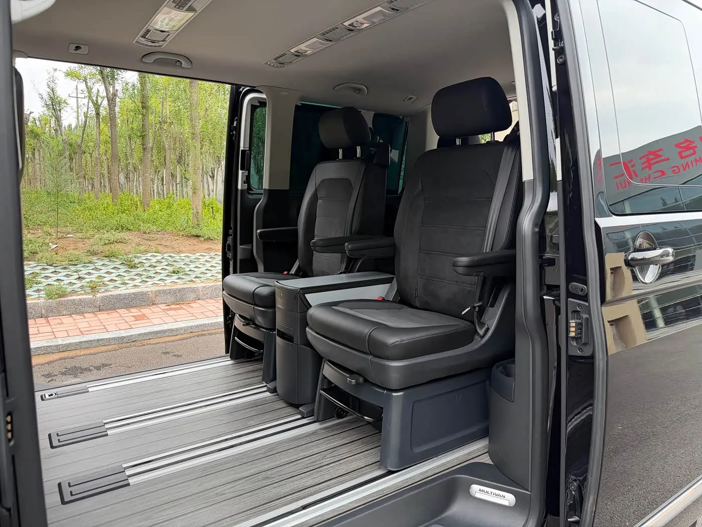 Volkswagen Multivan 2017 — Фото 11/20