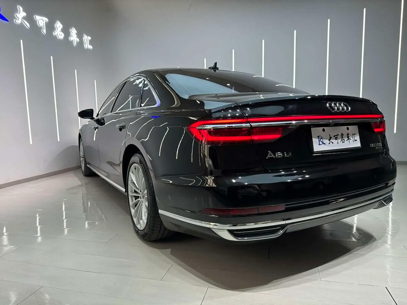 Audi A8 2021 — Фото 9/19