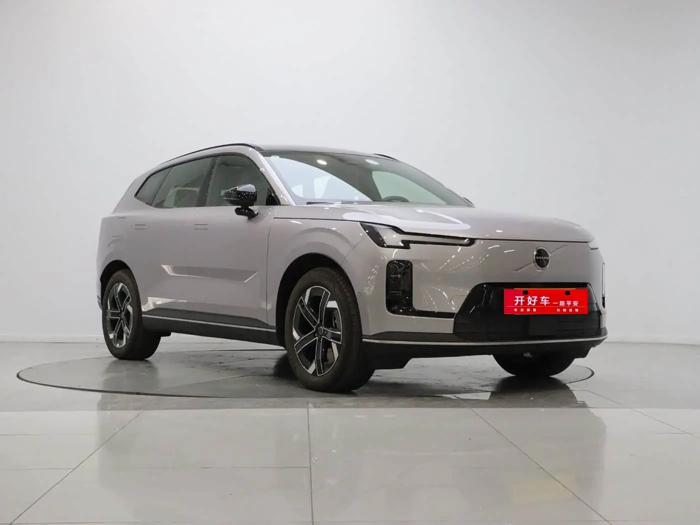 Volvo XC70 Plug-in Hybrid 2025 — Фото 3/20
