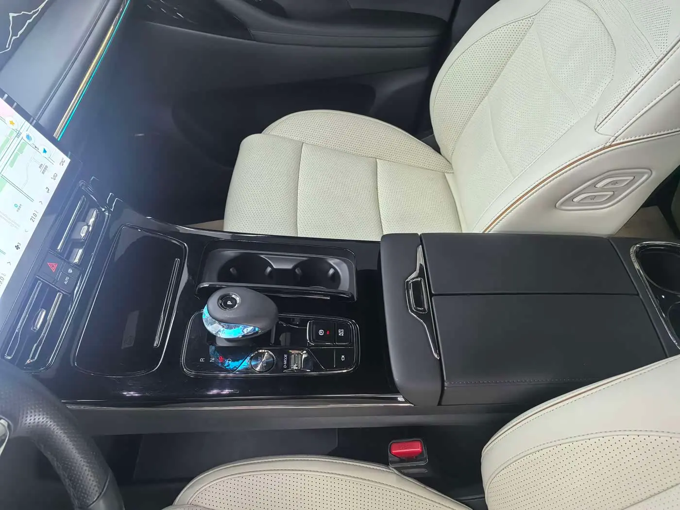 GAC Trumpchi Trumpchi M8 2023 — Photo 18/20