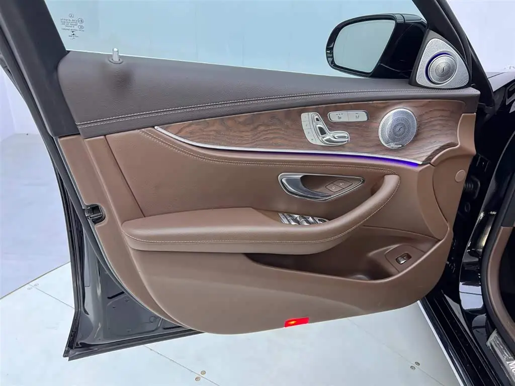 Mercedes-Benz E-Class 2020 — Photo 16/20