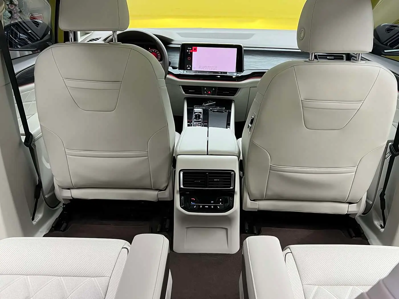 Volkswagen Viloran 2024 — Photo 7/10