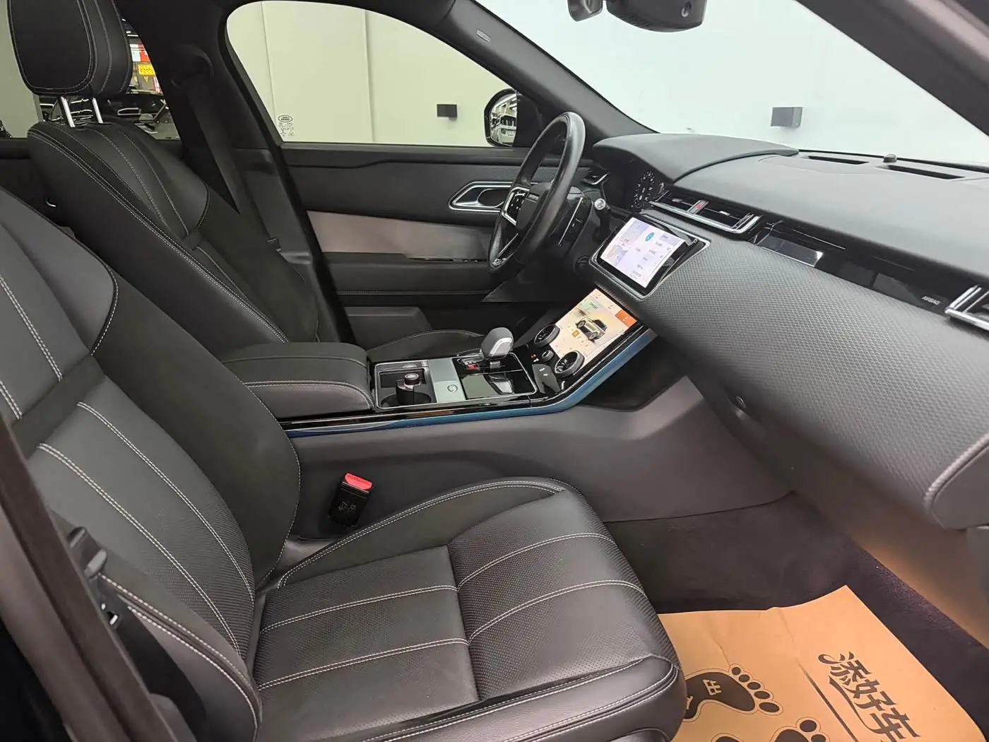 Land Rover Range Rover Velar 2021 — Photo 7/13