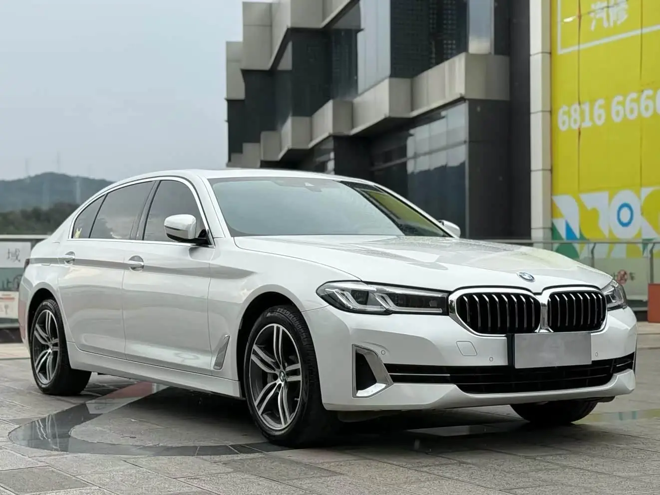 BMW 5 Series 2023 — Photo 3/9
