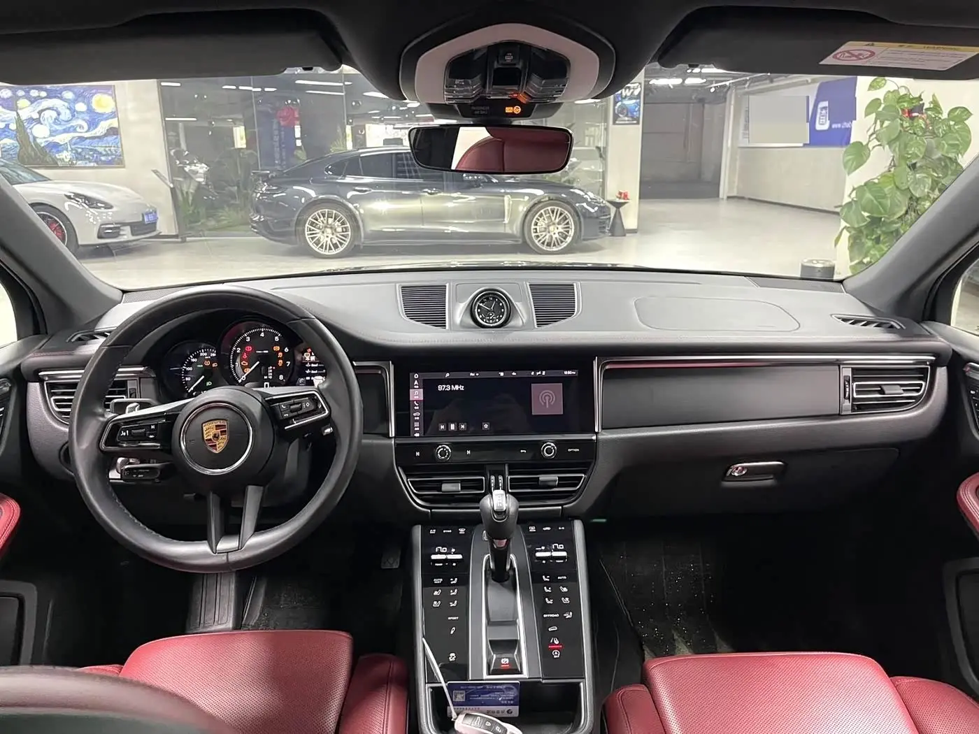 Porsche Macan 2022 — Photo 6/9