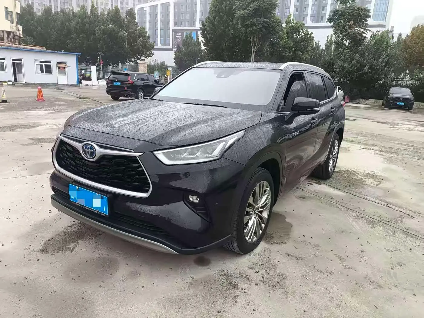Toyota Highlander 2024 — Photo 1/12
