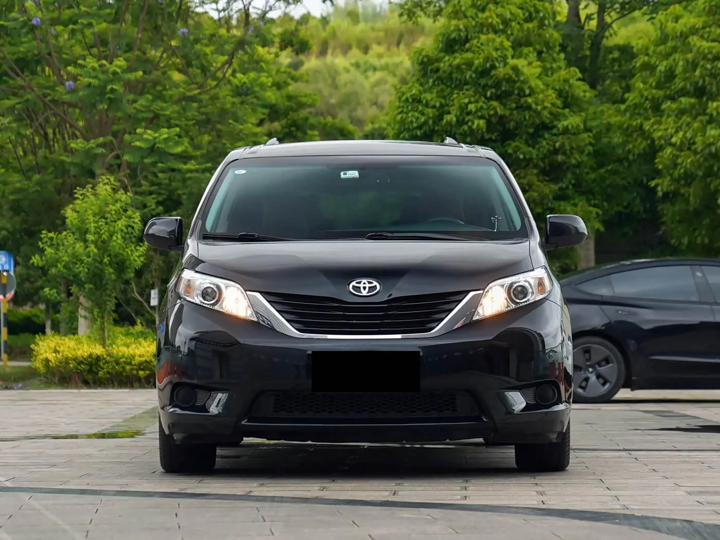 Toyota Sienna 2017 — Photo 2/13