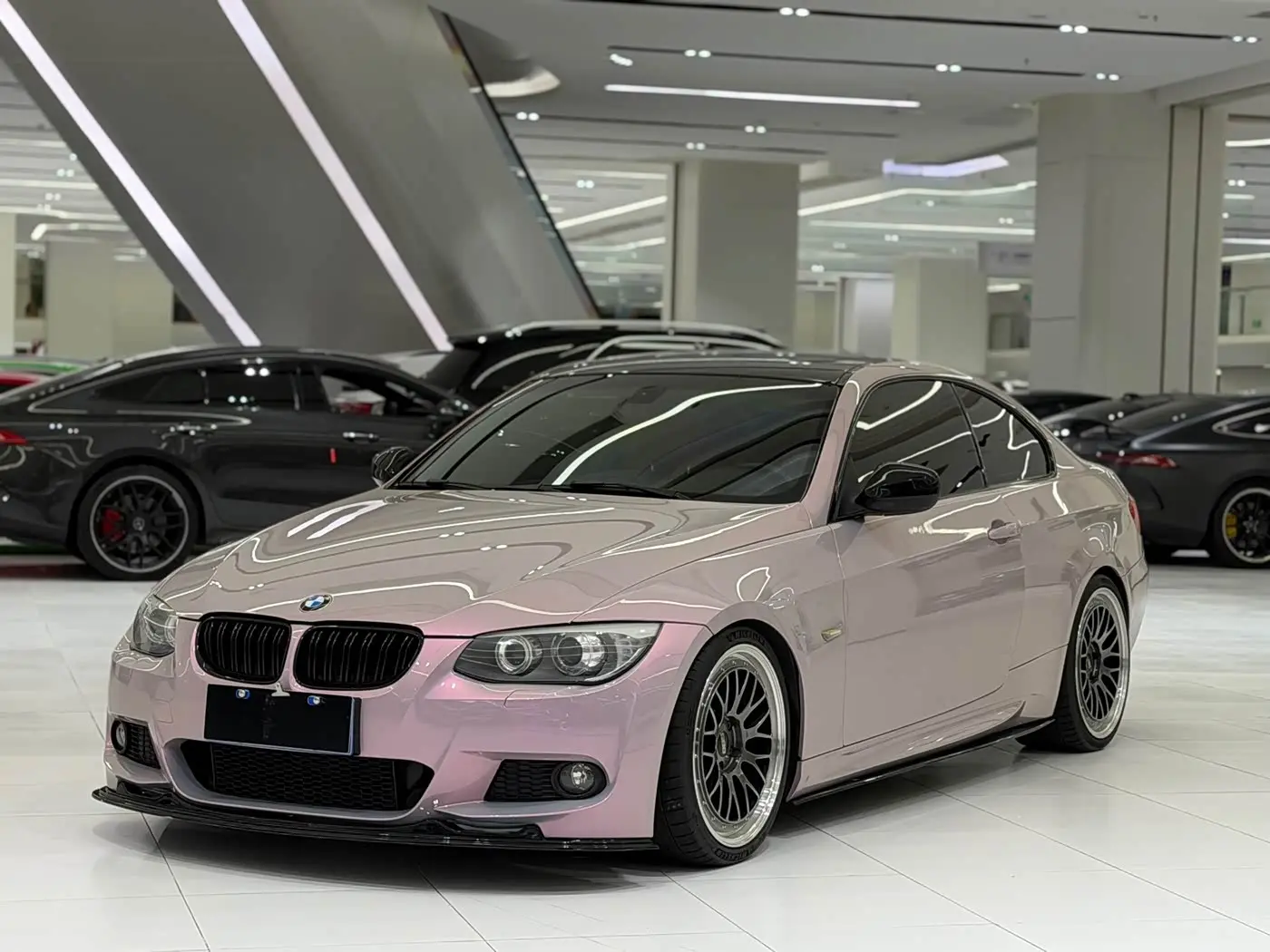 BMW 3 Series 2011 — Фото 1/11