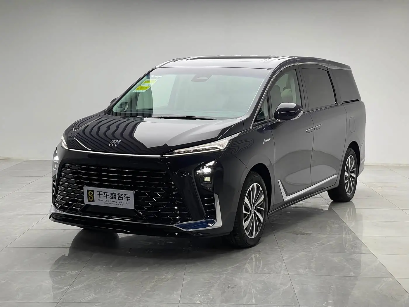 Buick GL8 New Energy 2025 — Фото 1/20