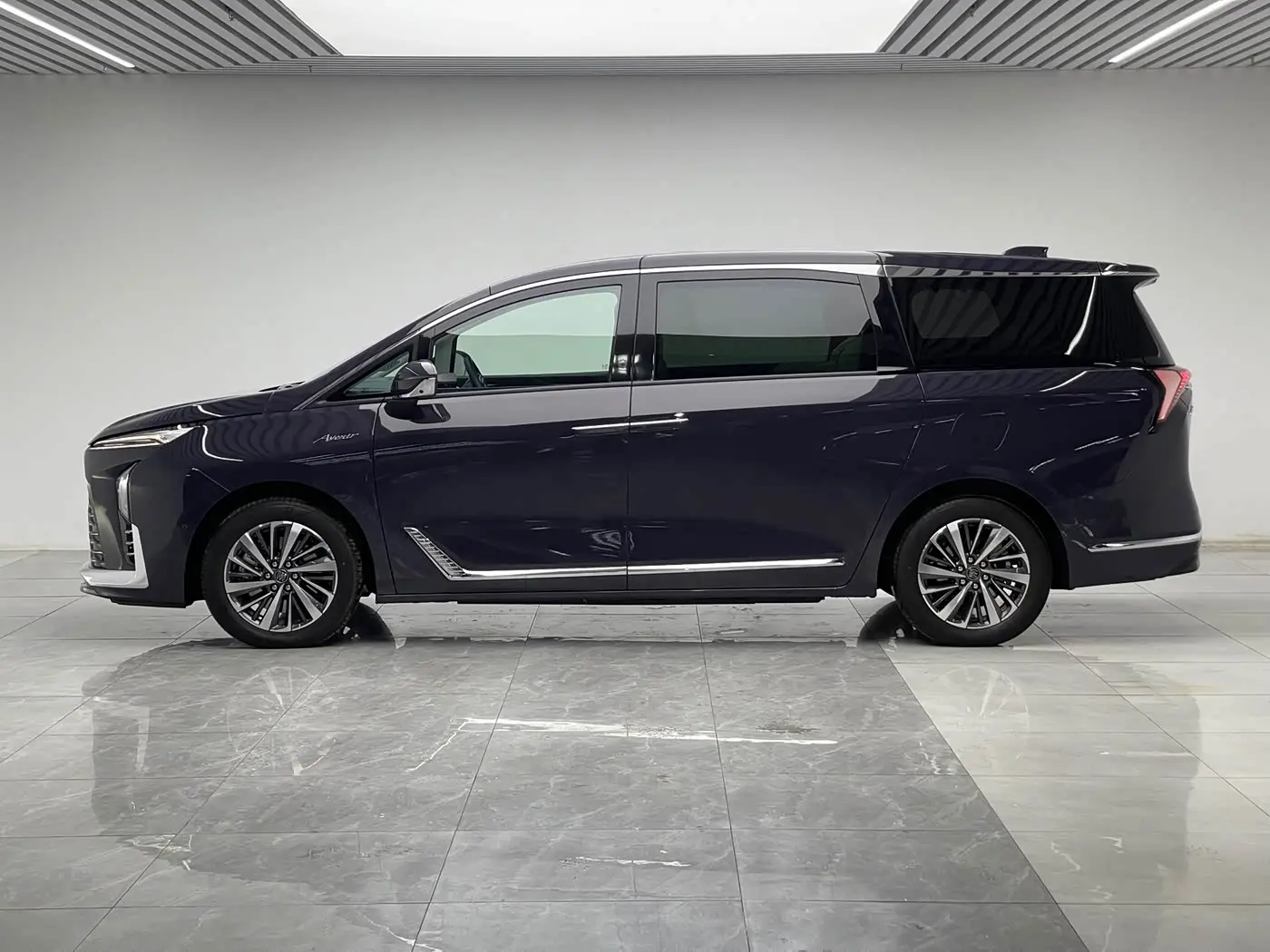Buick GL8 New Energy 2025 — Фото 7/20