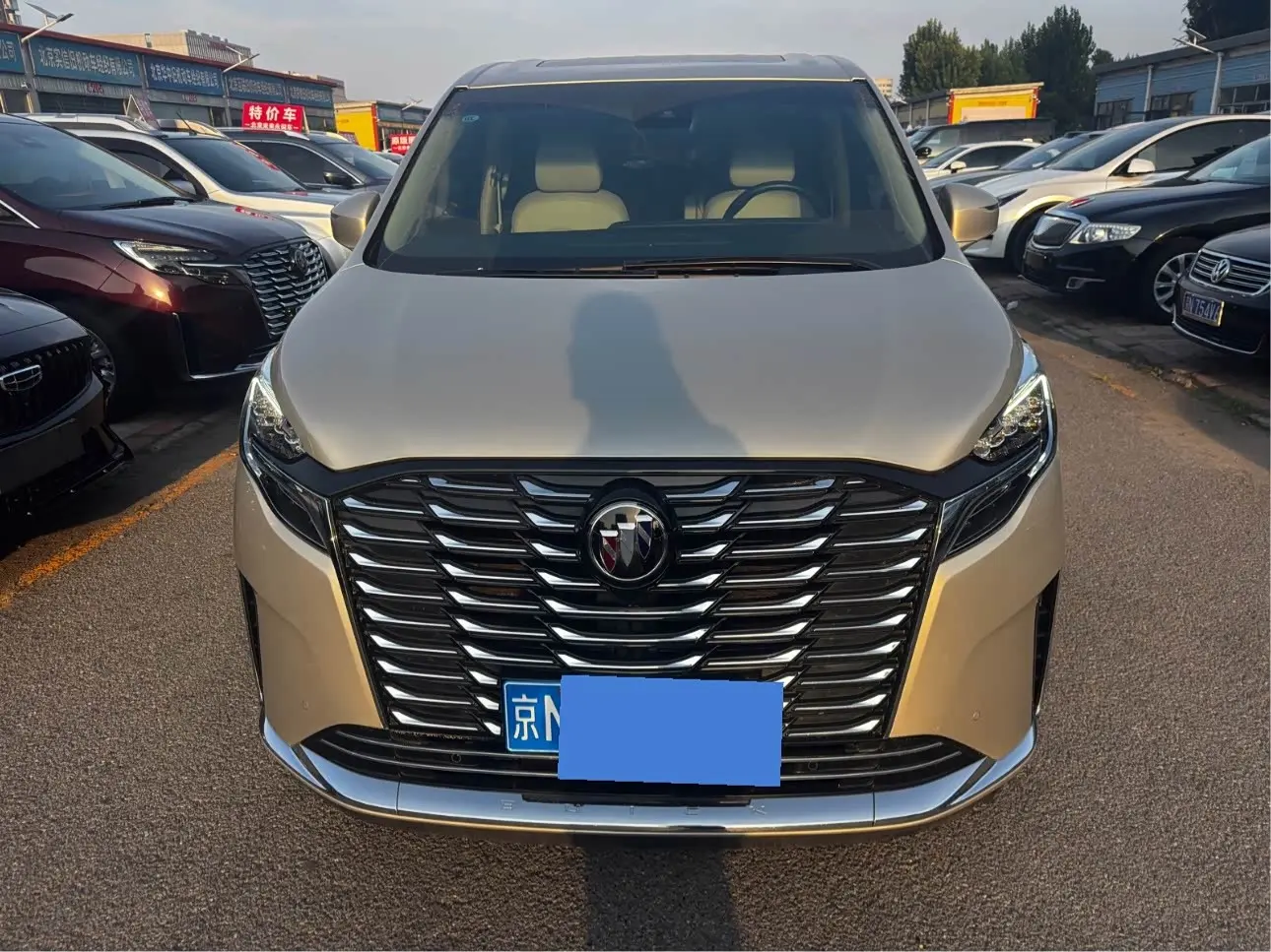 Buick GL8 2022 — Photo 2/16