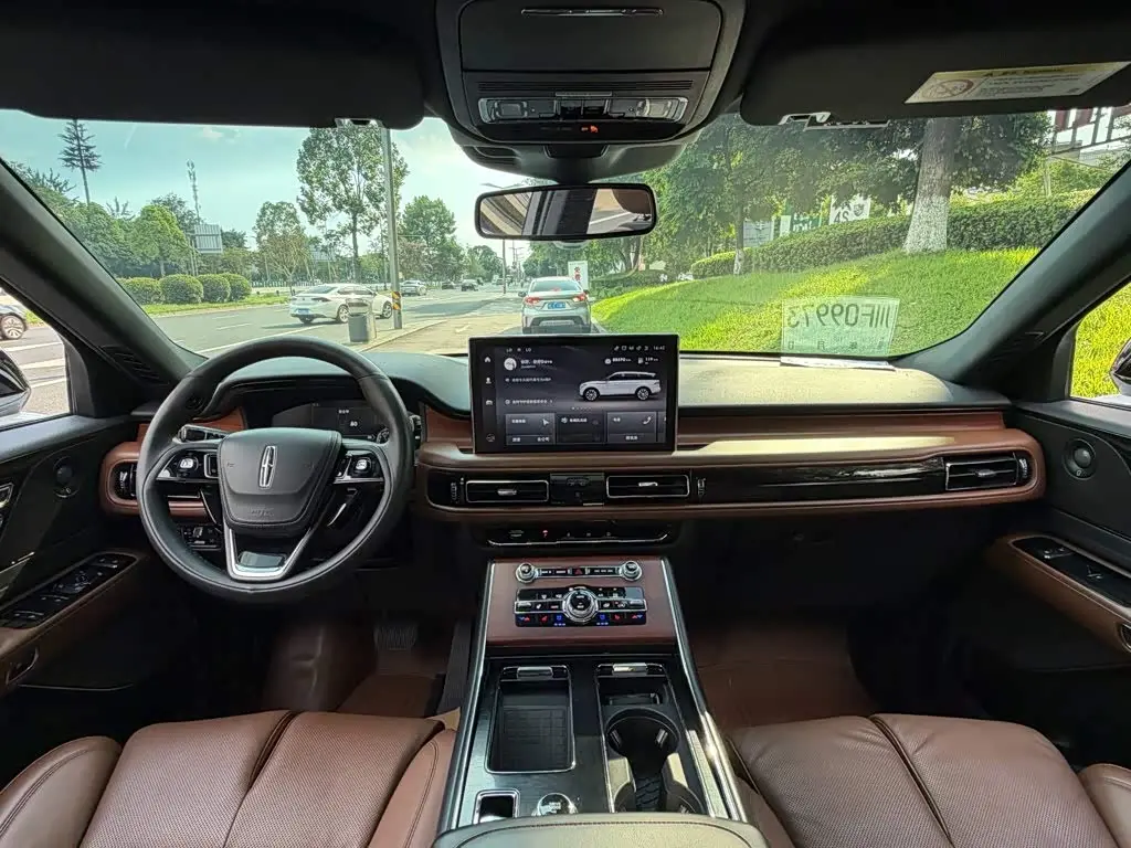 Lincoln Aviator 2021 — Photo 12/13