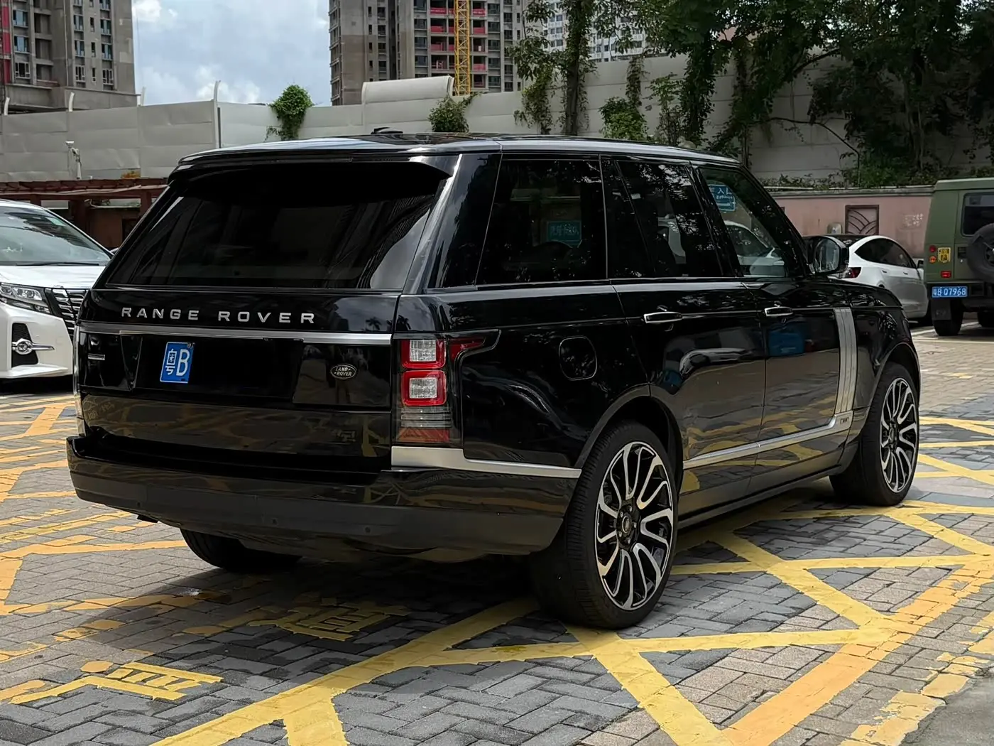 Land Rover Range Rover 2013 — Фото 11/20