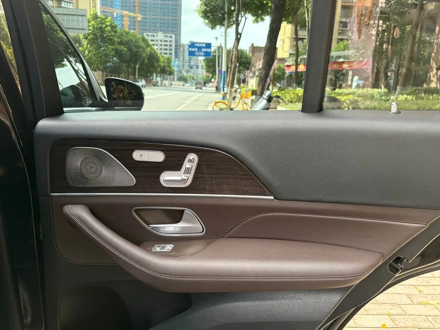 Mercedes-Benz GLE 2022 — Photo 15/20