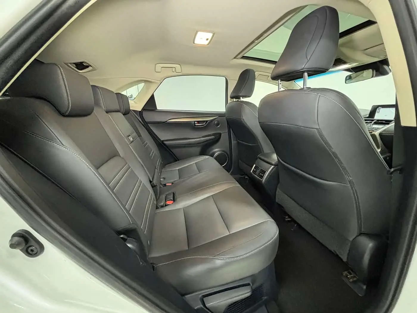 Lexus NX 2018 — Photo 11/20