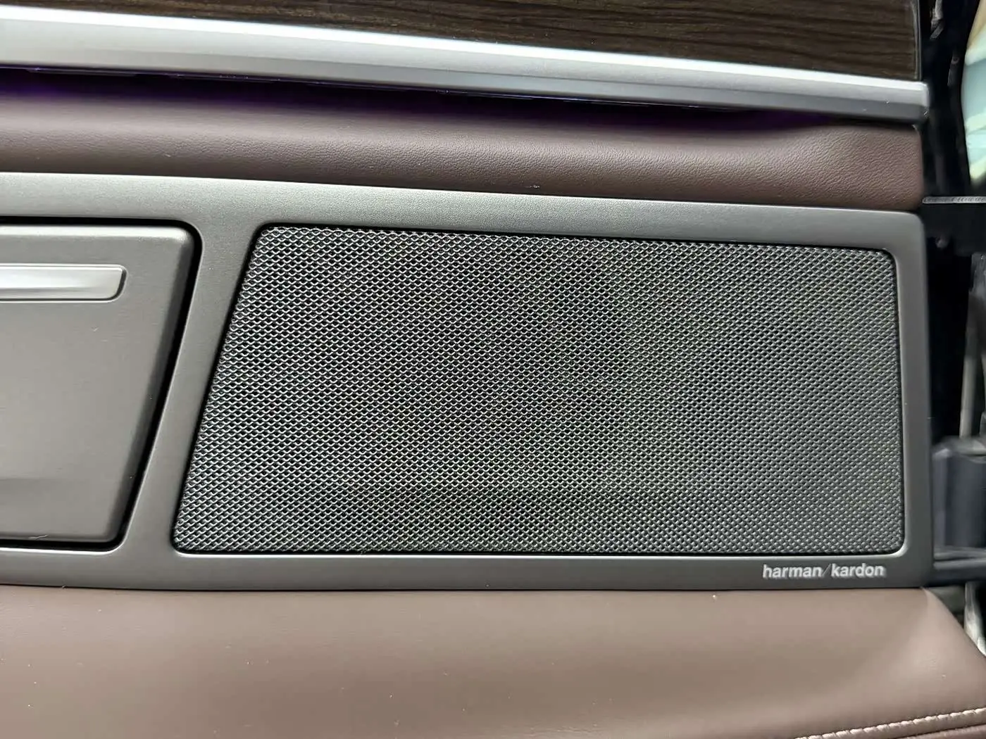 BMW 7 Series 2020 — Фото 18/19