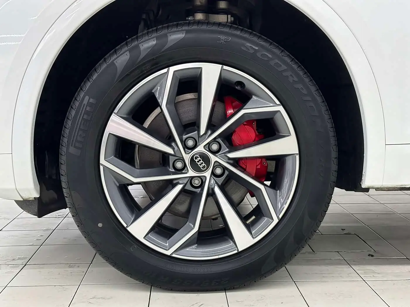 Audi Q5L 2024 — ფოტო 17/20