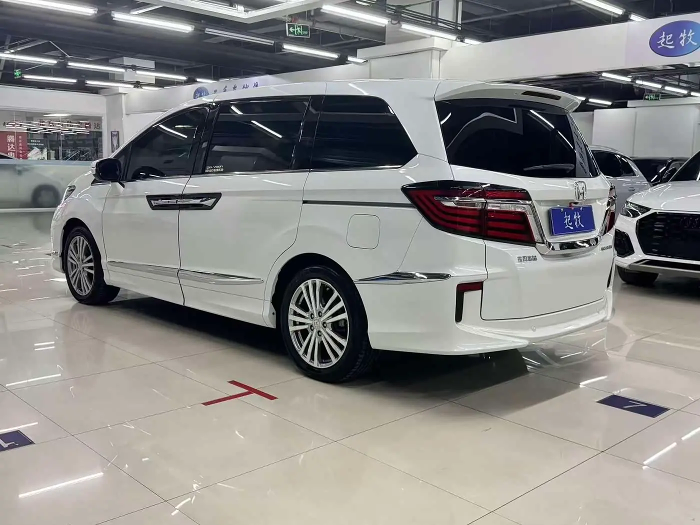 Honda Elysion 2018 — Photo 6/16