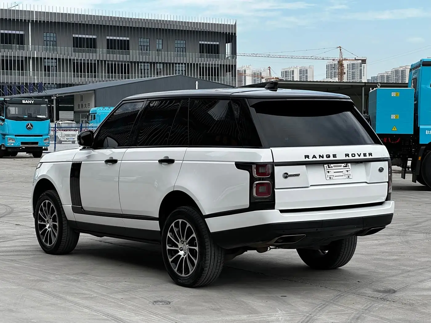 Land Rover Range Rover 2022 — Photo 11/12