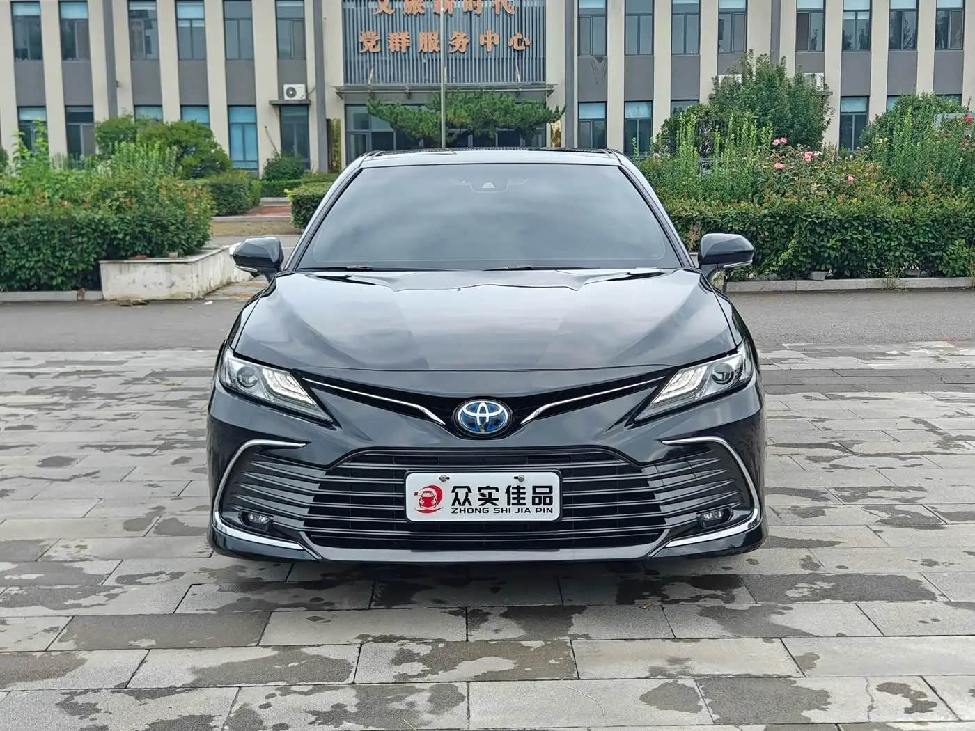Toyota Camry 2021 — ფოტო 2/20
