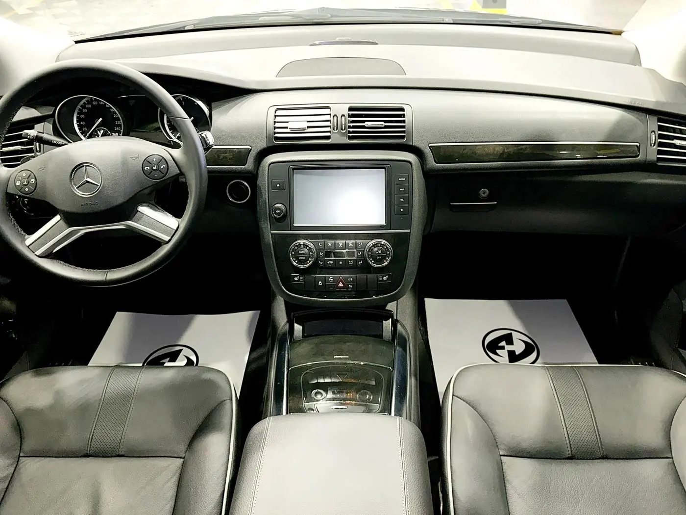 Mercedes-Benz R-Class 2017 — Фото 5/13