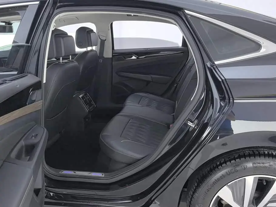 Volkswagen Passat New Energy 2020 — Photo 11/16