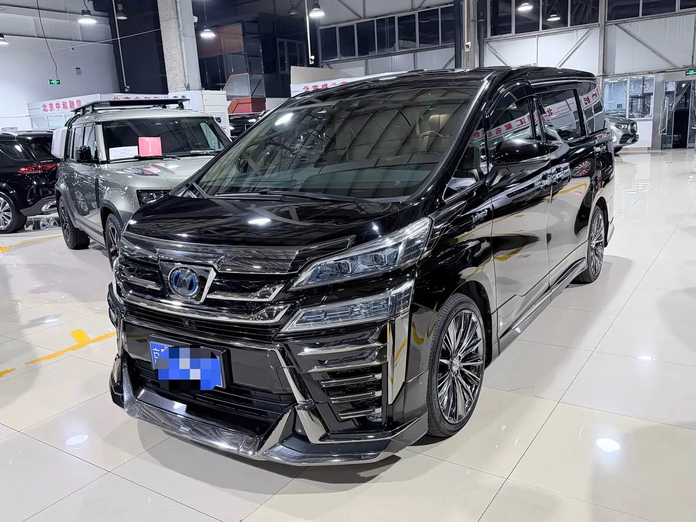Toyota Vellfire 2019 — Photo 1/15