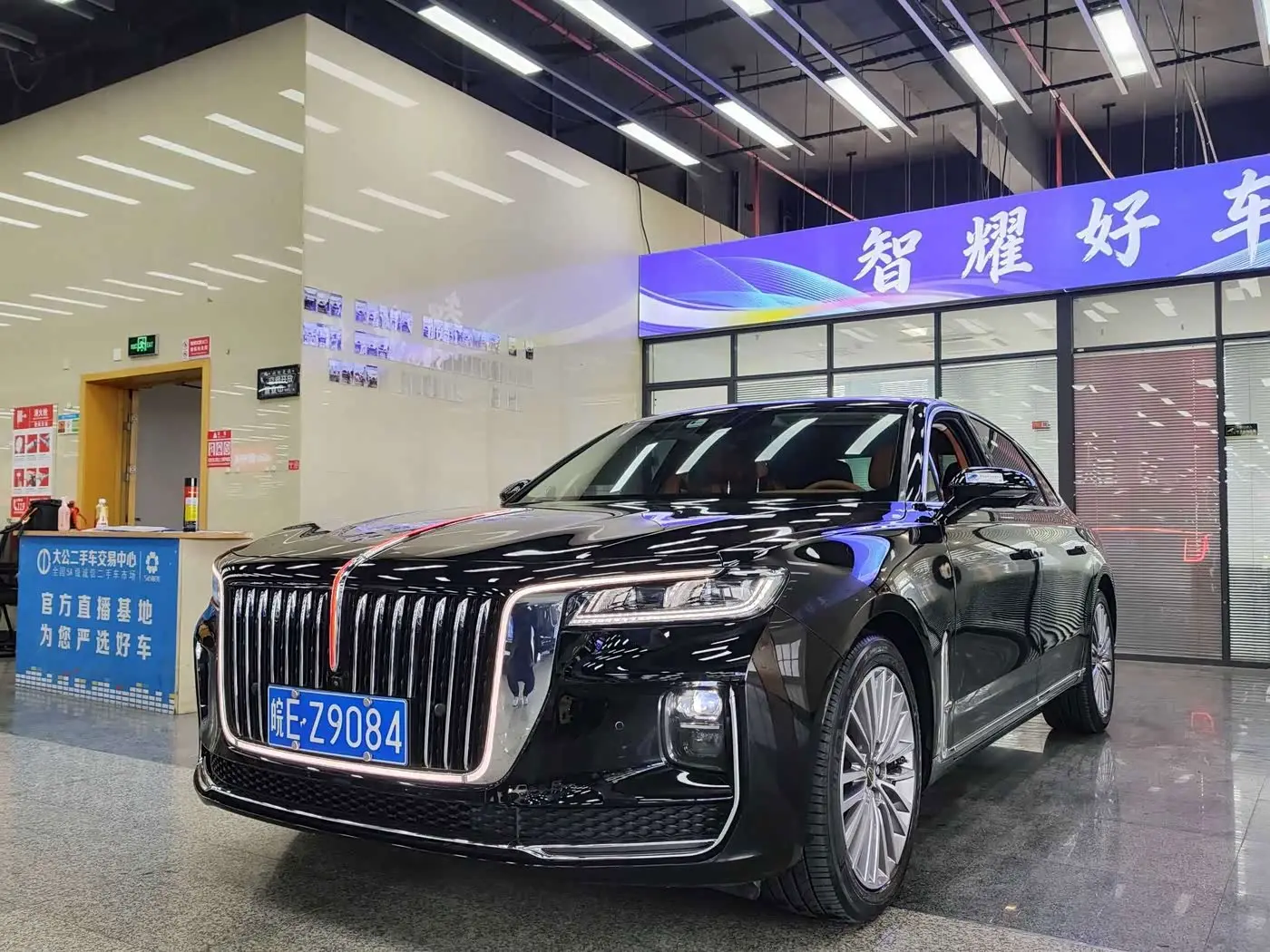 Hongqi H9 2021 — Photo 1/18