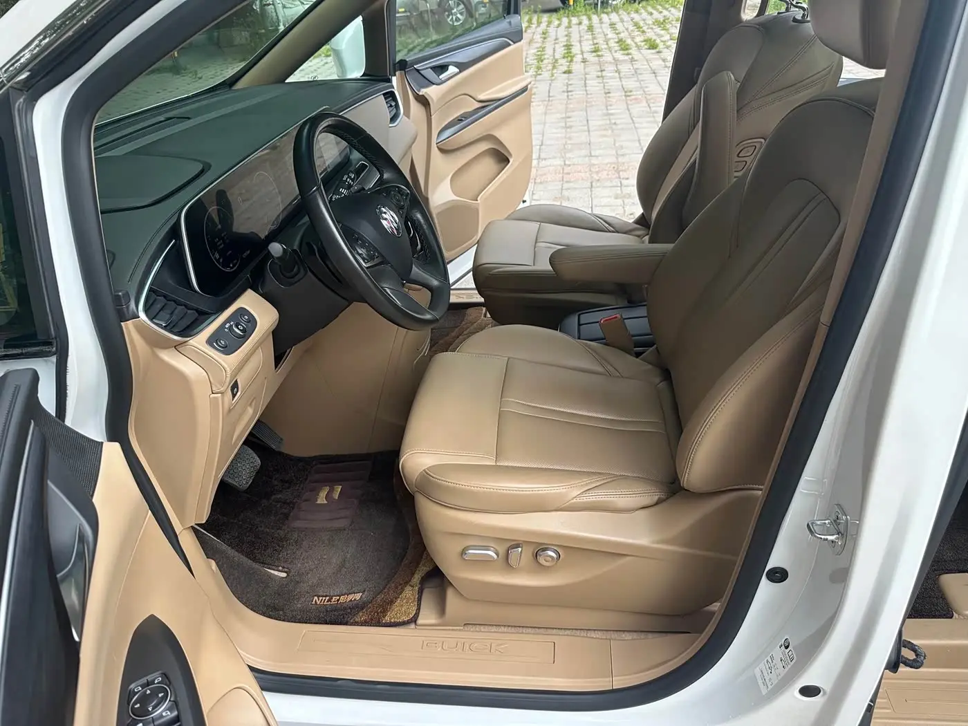 Buick GL8 2021 — Photo 5/10