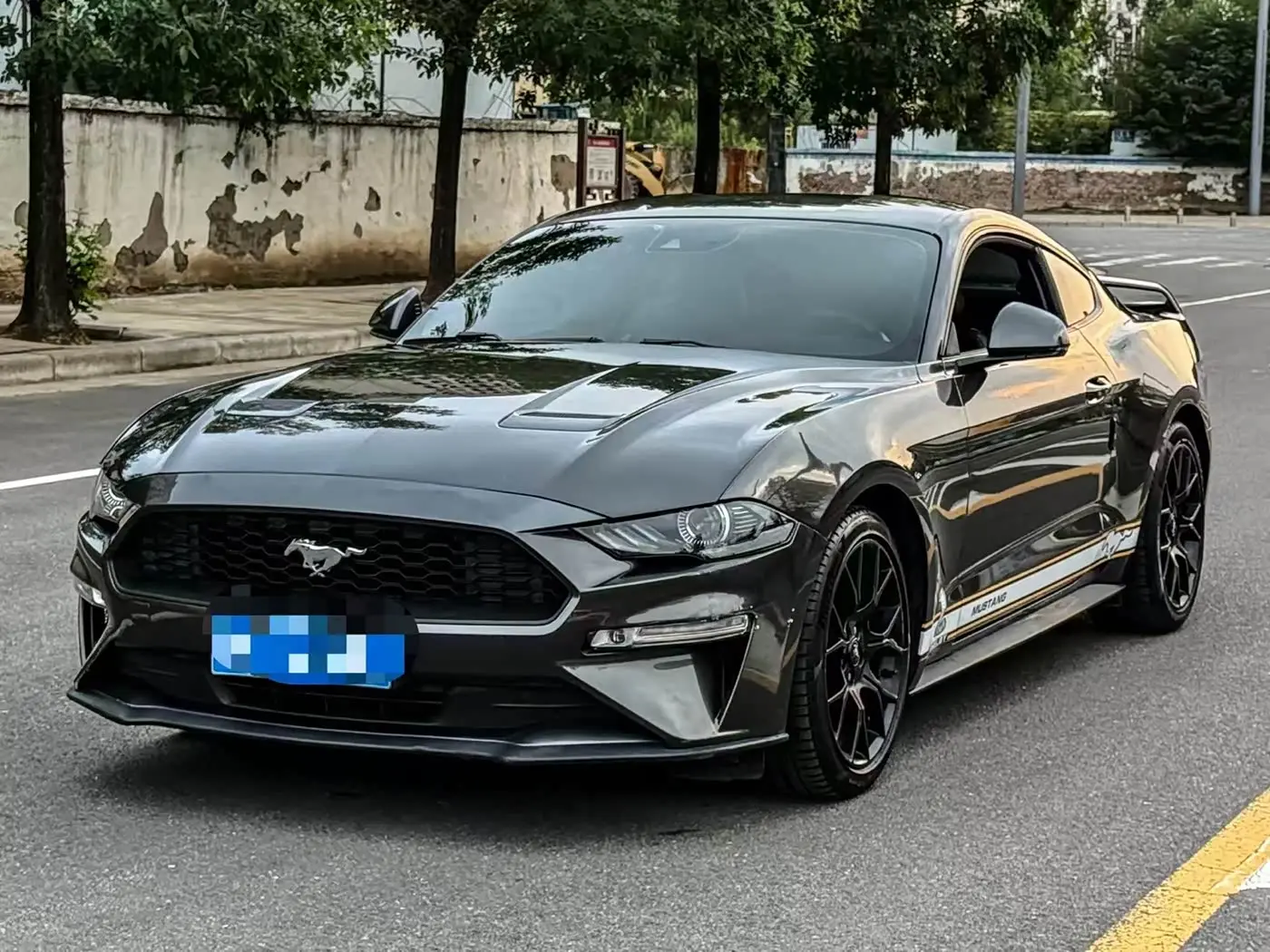 Ford Mustang 2018 — Фото 1/9