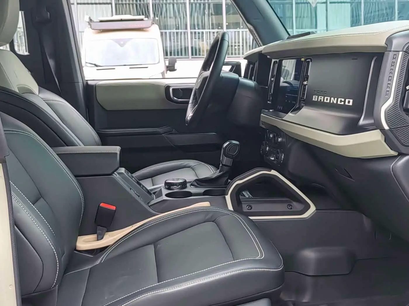 Ford Bronco 2024 — Photo 8/14
