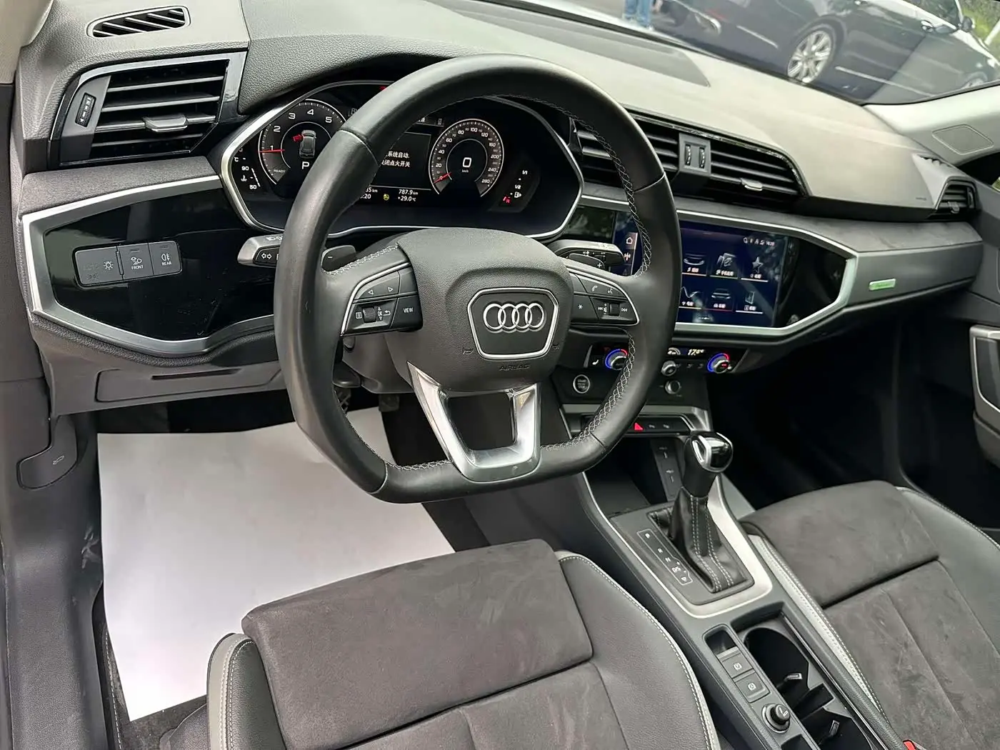 Audi Q3 2022 — Фото 15/20
