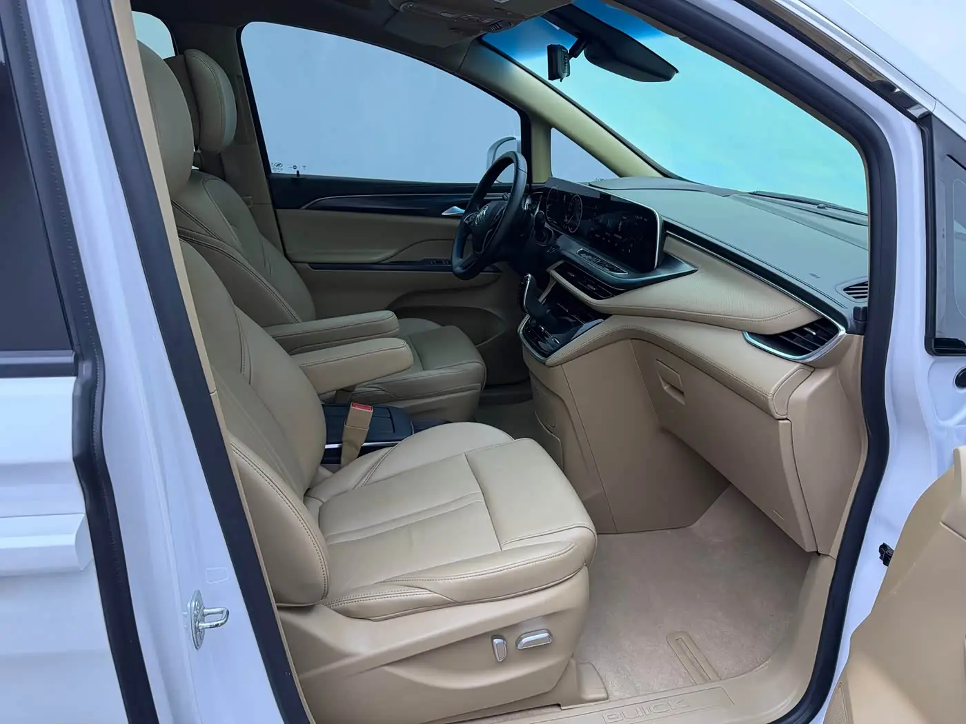 Buick GL8 2021 — Photo 9/16