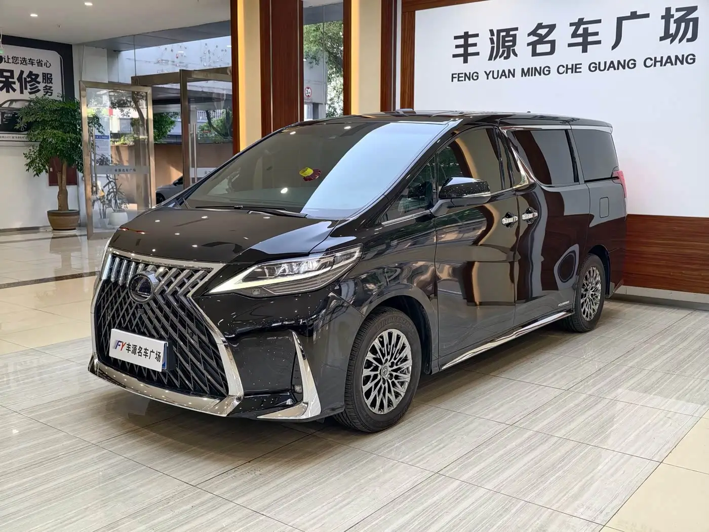 Lexus LM, 2022