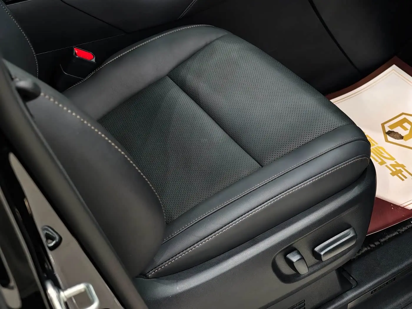 Lexus LM 2022 — Photo 9/20