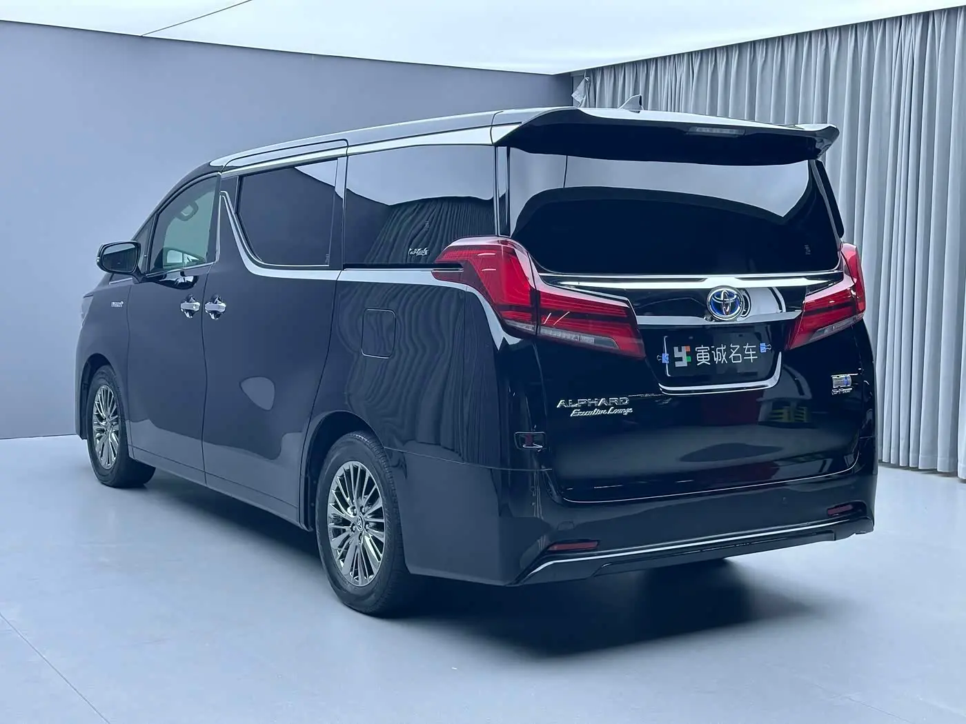 Toyota Alphard 2019 — Photo 5/15