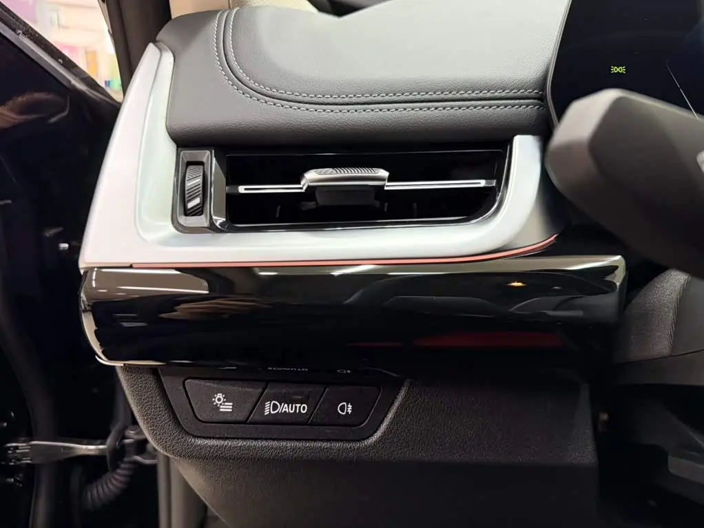 BMW X1 2023 — Photo 9/20