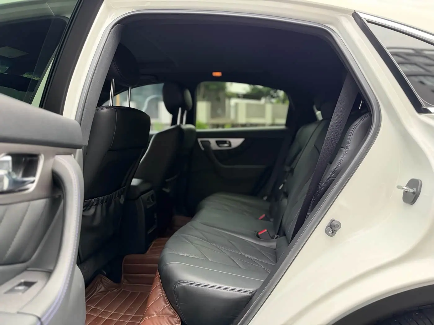 Infiniti QX70 2017 — Photo 6/10
