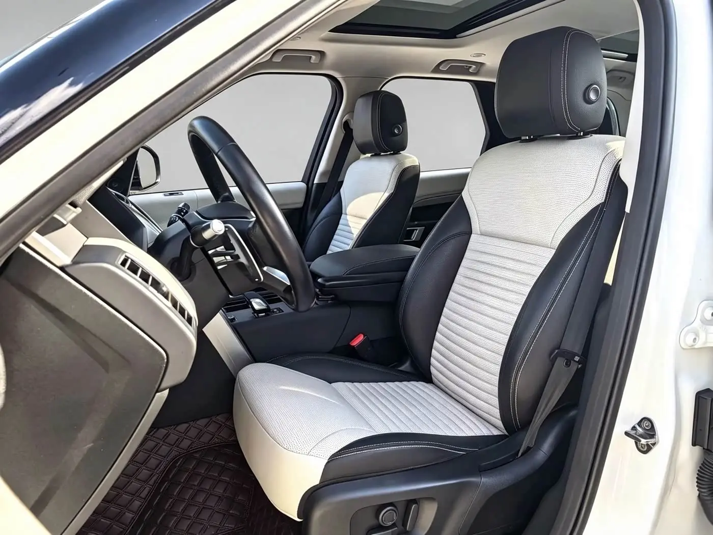 Land Rover Discovery 2021 — Photo 3/7