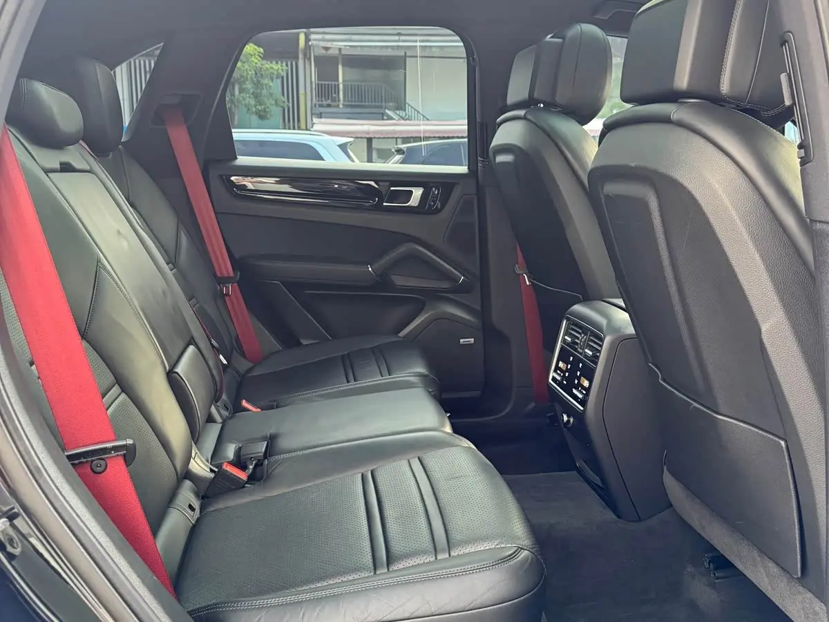 Porsche Cayenne 2021 — Photo 18/20