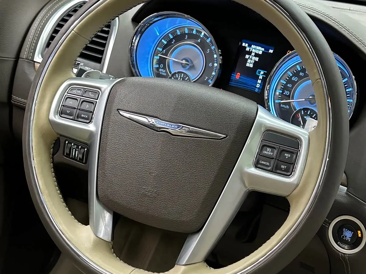 Chrysler 300C 2013 — Фото 19/20